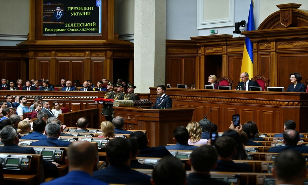 Zełenski rozwiązał parlament. Wyścig z czasem