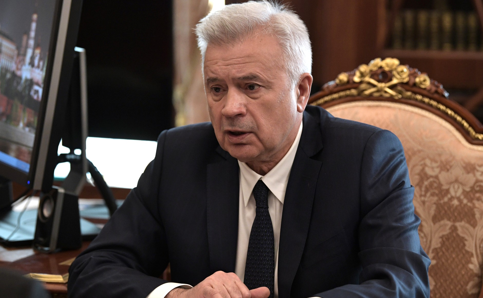 Alekperov Embroiled in Turmoil over Lukoil and Surgutneftgaz Shares