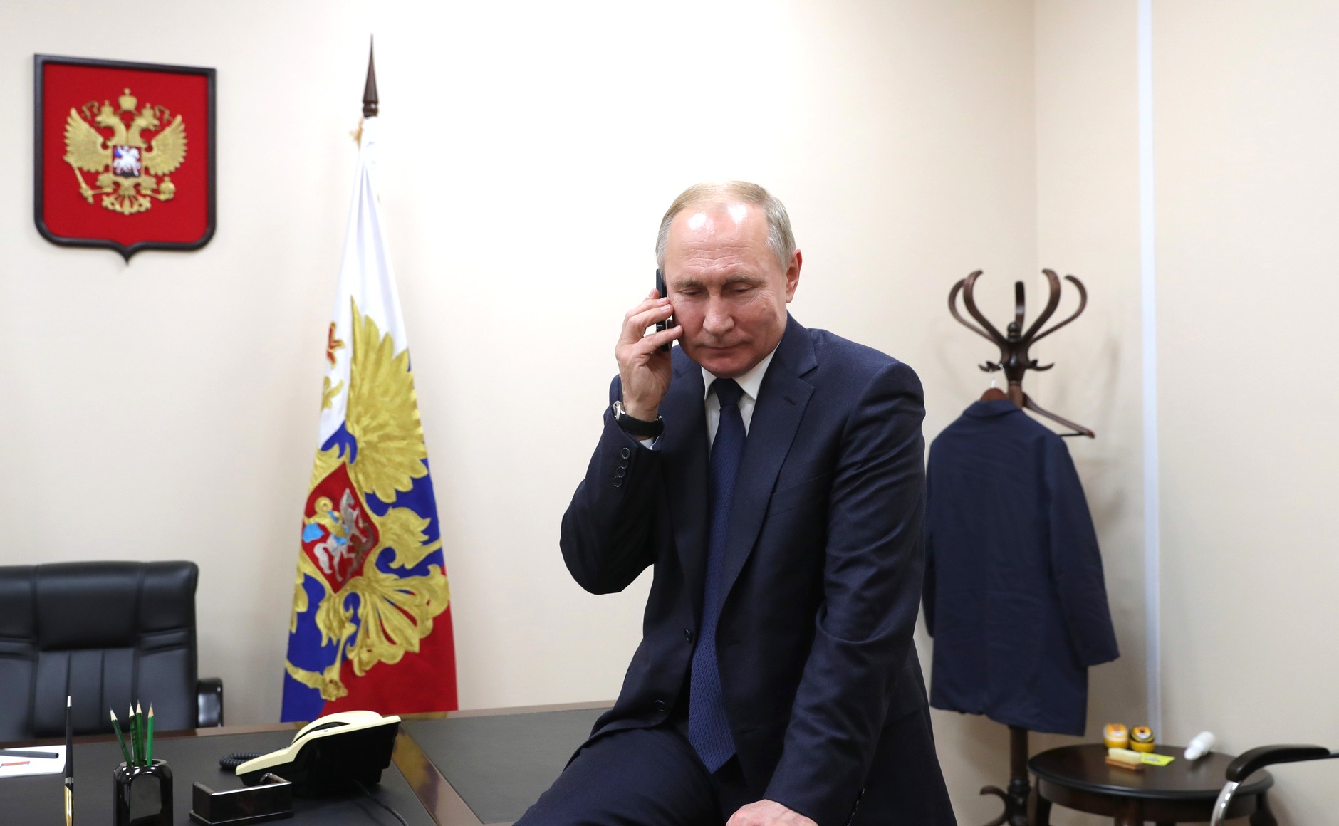 Putin Uses Birthday Phone Call to Invite Lukashenko to Moscow