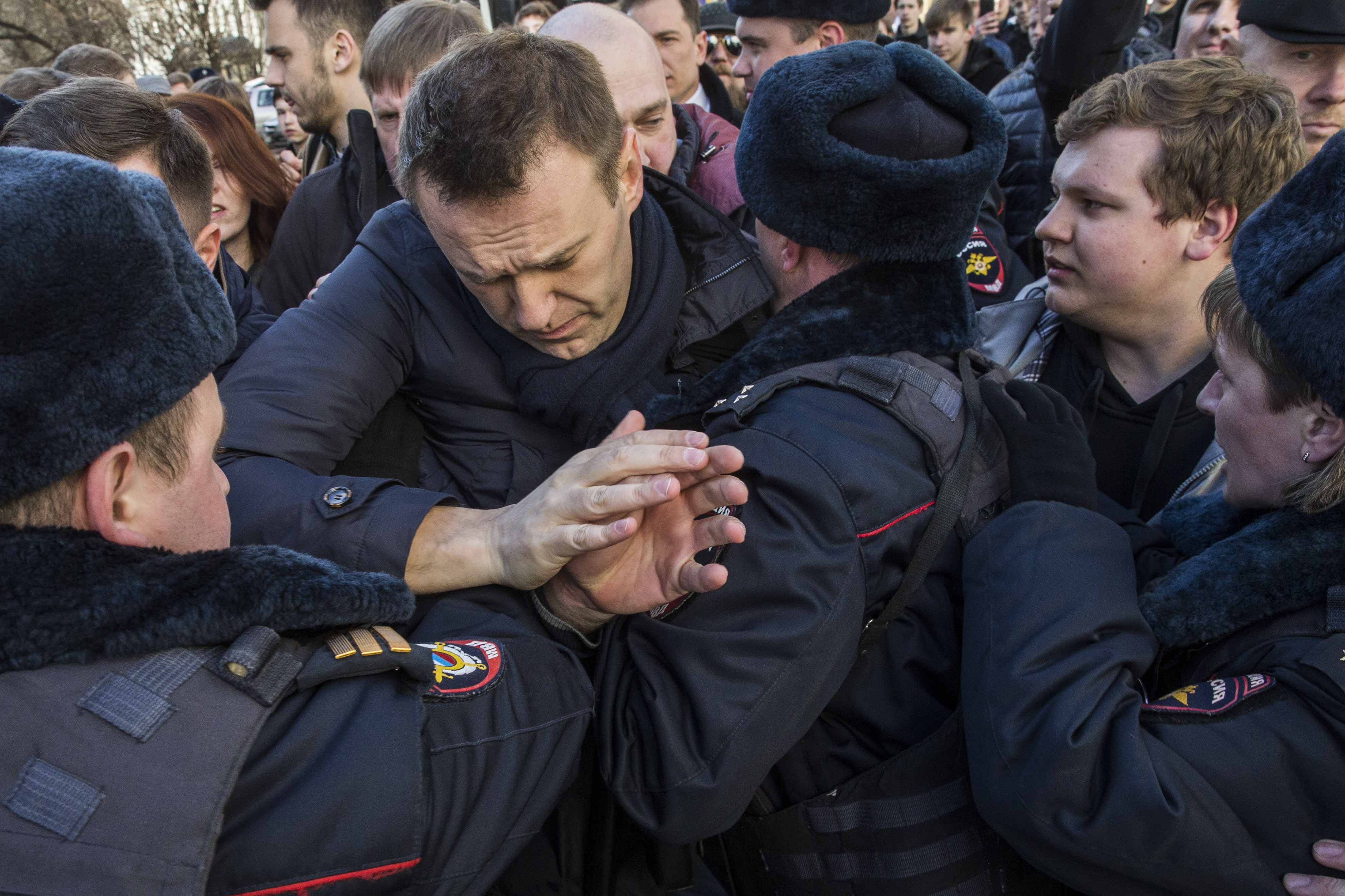 Нарушение публичных интересов. Навальнята на митинге.