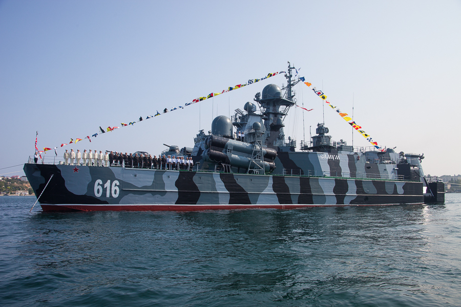 Russian Fleet Holds Naval Drills in Indian Ocean