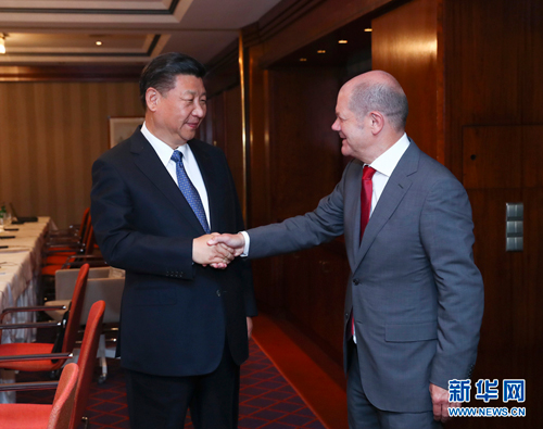 Pierwsza rozmowa Xi Jinpinga z kanclerzem Niemiec