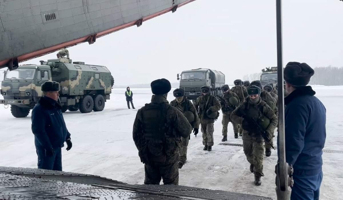 Russia sends troops to Kazakhstan: Interview with Grzegorz Kuczyński