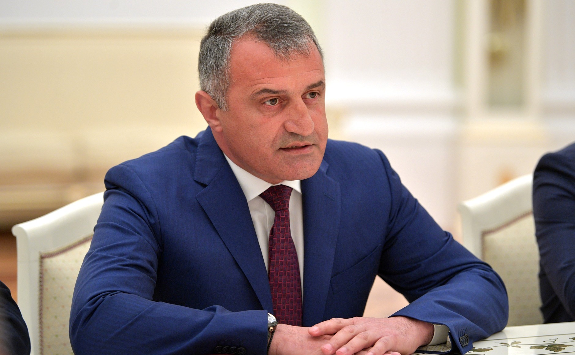 Kłopotliwy spadek po odchodzącym liderze Osetii Południowej